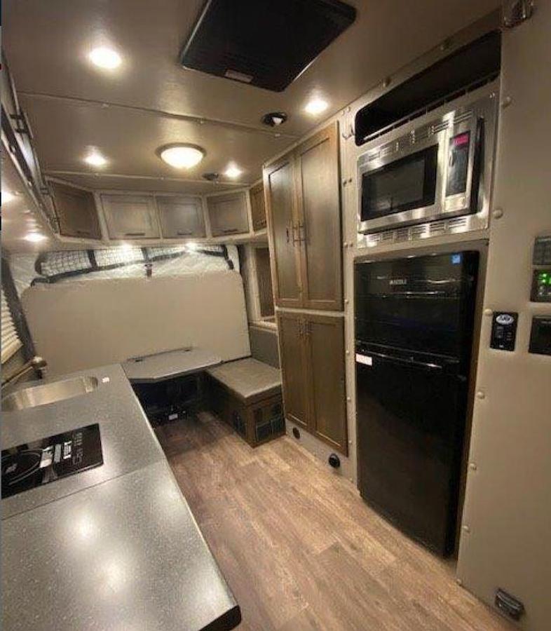 Used 2021 Volvo VNL64T300