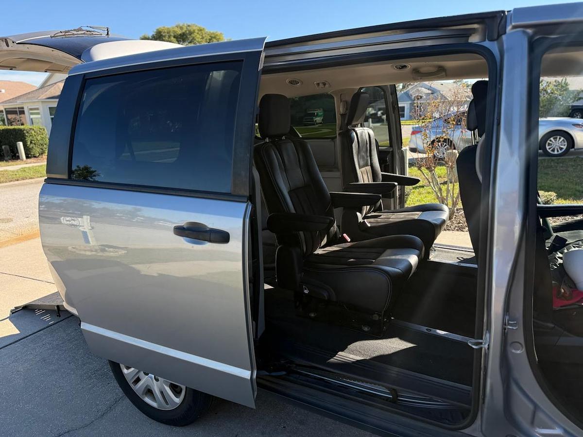 Used  2020 DODGE Grand SE Caravan Wheelchair Conversion Van
