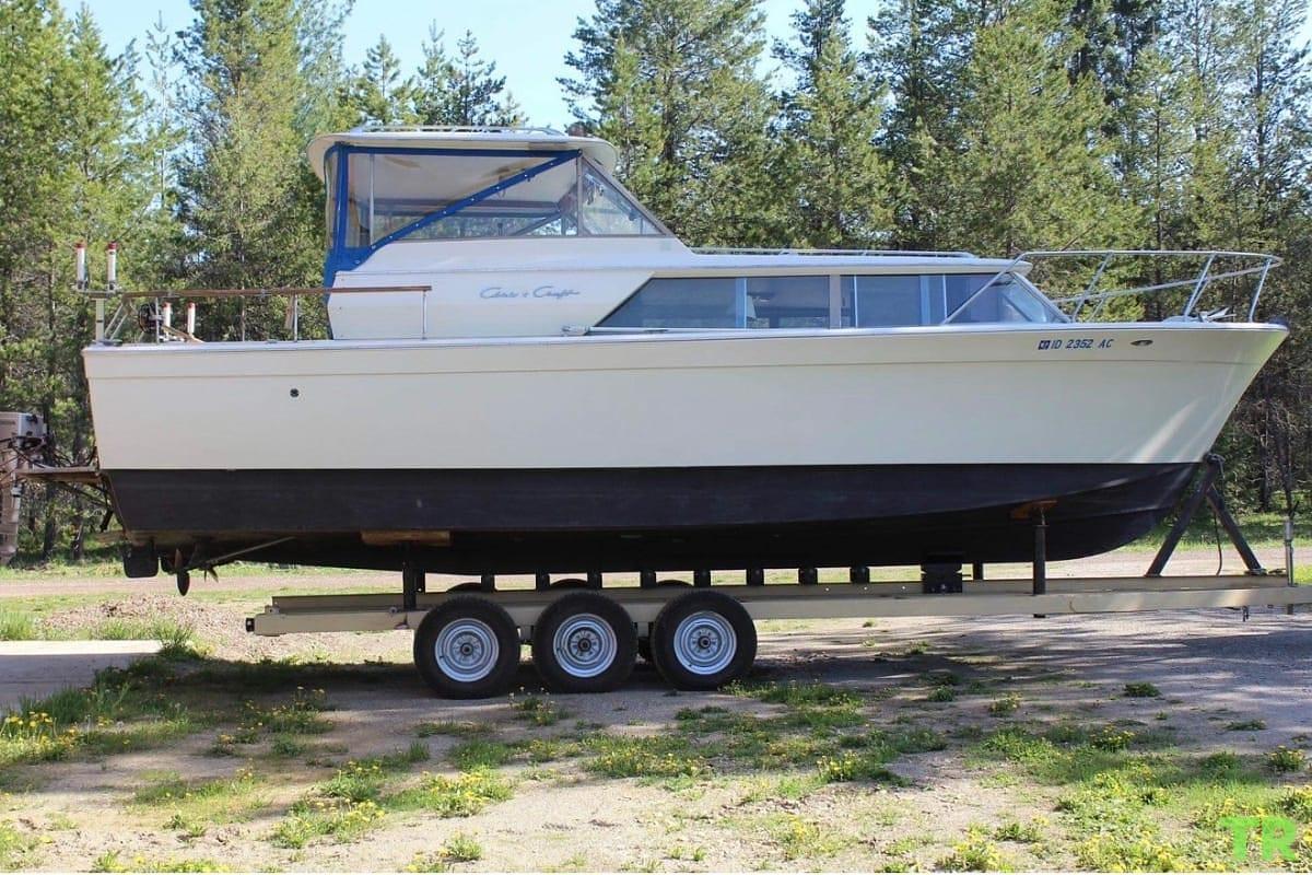 Used 1967 Chris-Craft Commander Classic Cruiser Boat