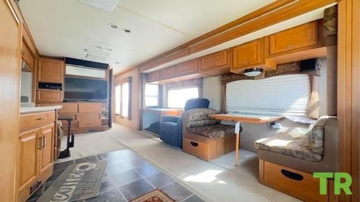 Used 2008 Fleetwood Discovery 40X with 3 slides