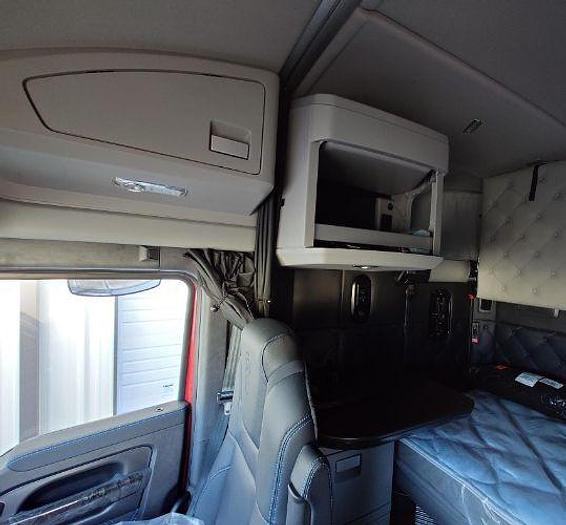 Used 2023 KENWORTH W990