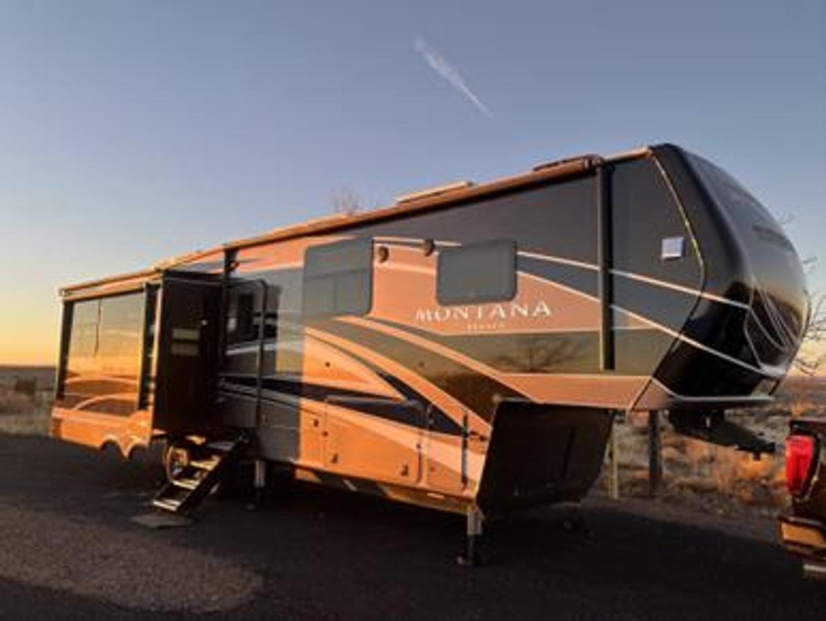 Used 2022 Keystone Montana Legacy Edition 3231CK