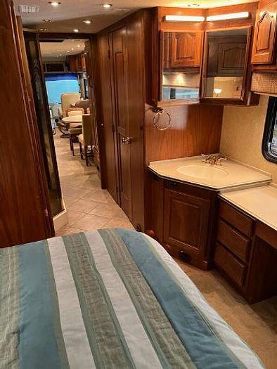 Used 2002 Country Coach Magna