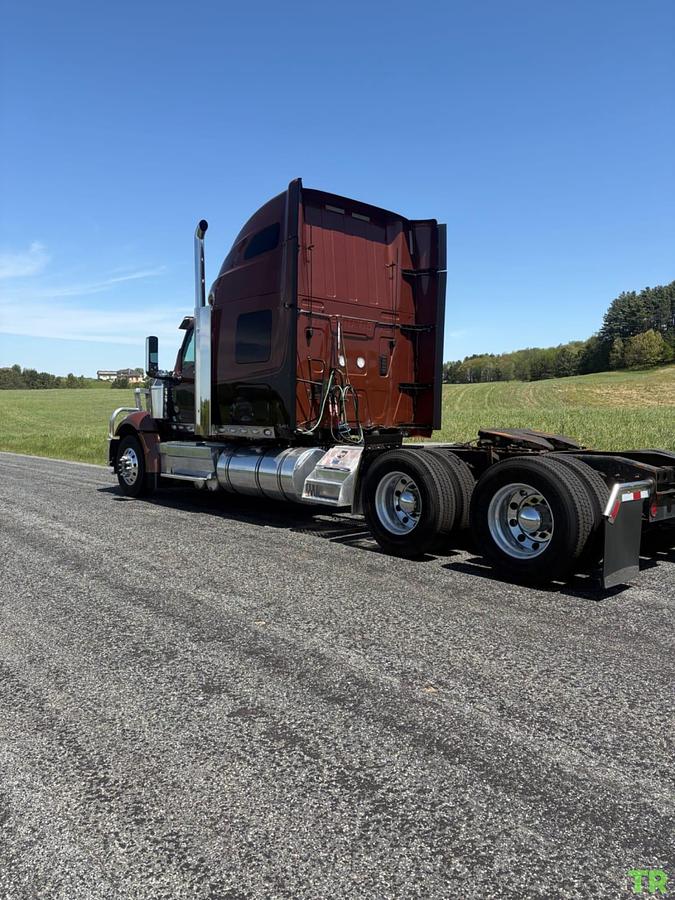 Used 2020 International LoneStar Sleeper Truck