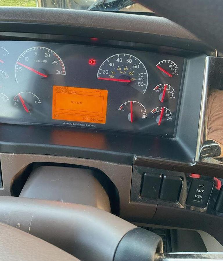 Used 2013 Volvo VNL64T670