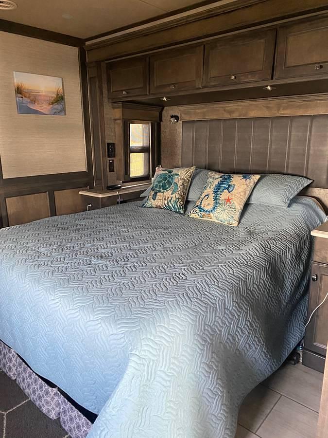 Used 2022 Tiffin Allegro Red 360BA