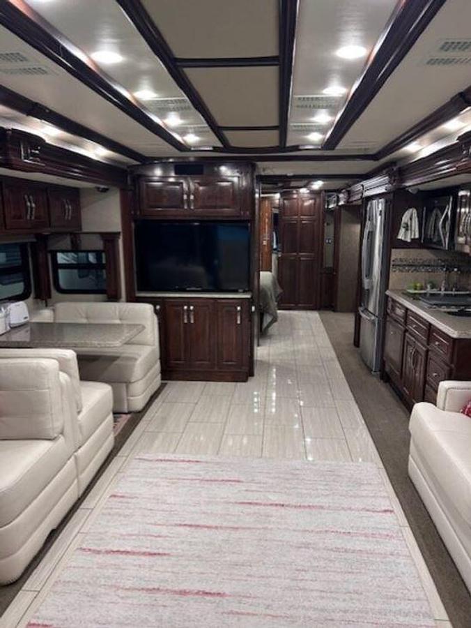Used 2017 American Coach American Dream 45T