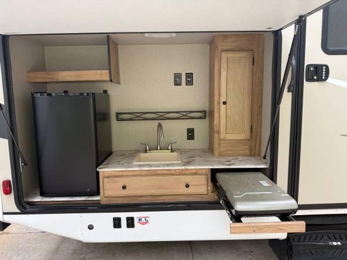 Used 2019 Coachmen Freedom Express