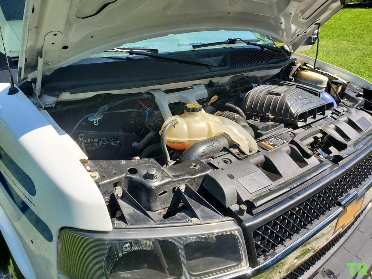 Used 2013 Chevy Express 4500 2wd 6.6L LGH Duramax Diesel Transporter