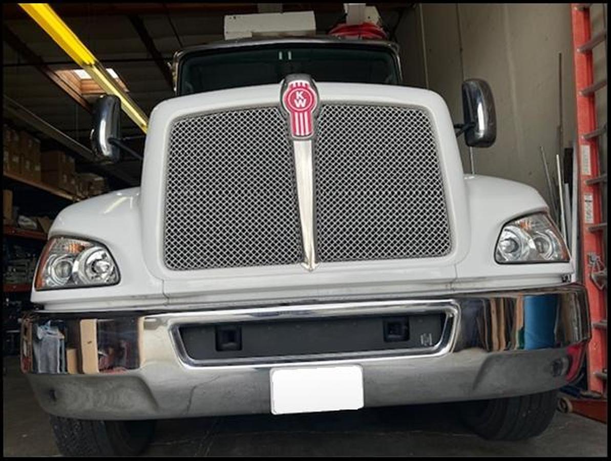 Used 2015 Kenworth T370 Truck with Box & Generator