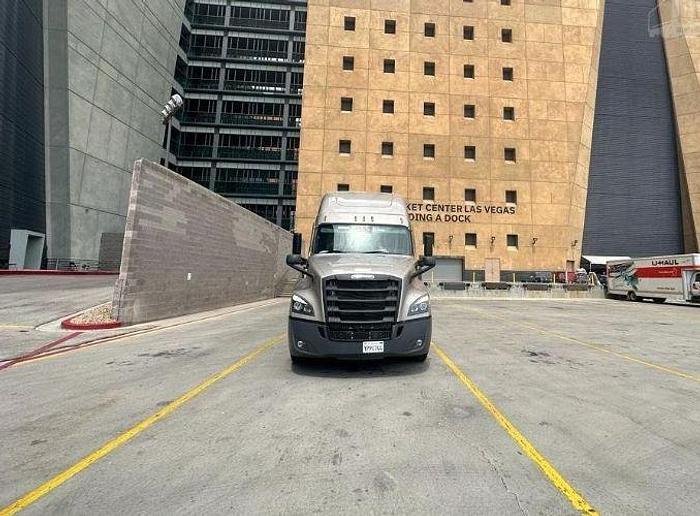 Used 2022 Freightliner Cascadia 126