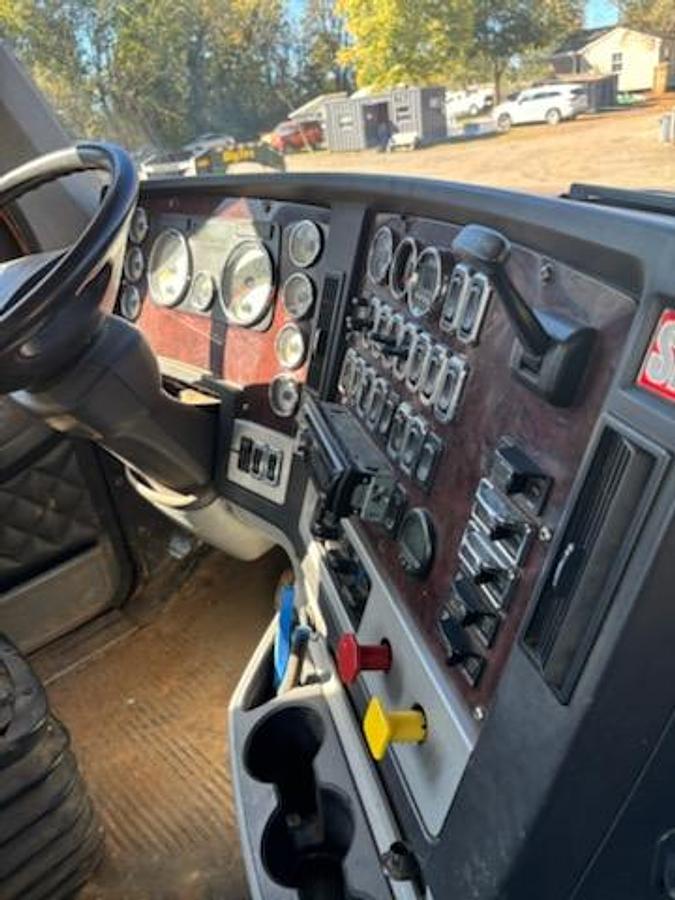 Used 2015 Freightliner 122SD