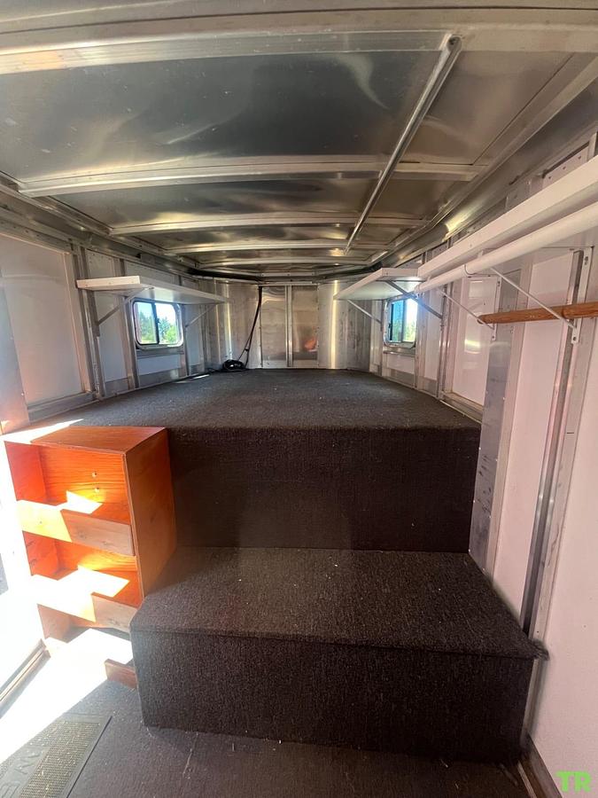 Used 2003 Exiss 6-Horse Gooseneck Trailer