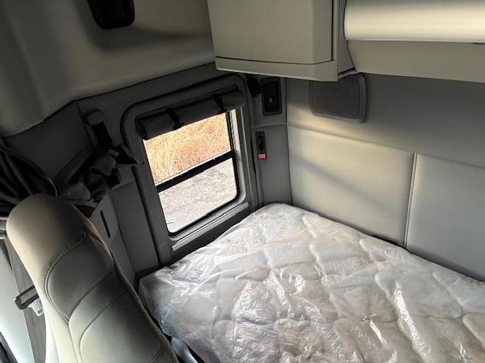 Used 2021 Kenworth T880 Sleeper Semi Truck