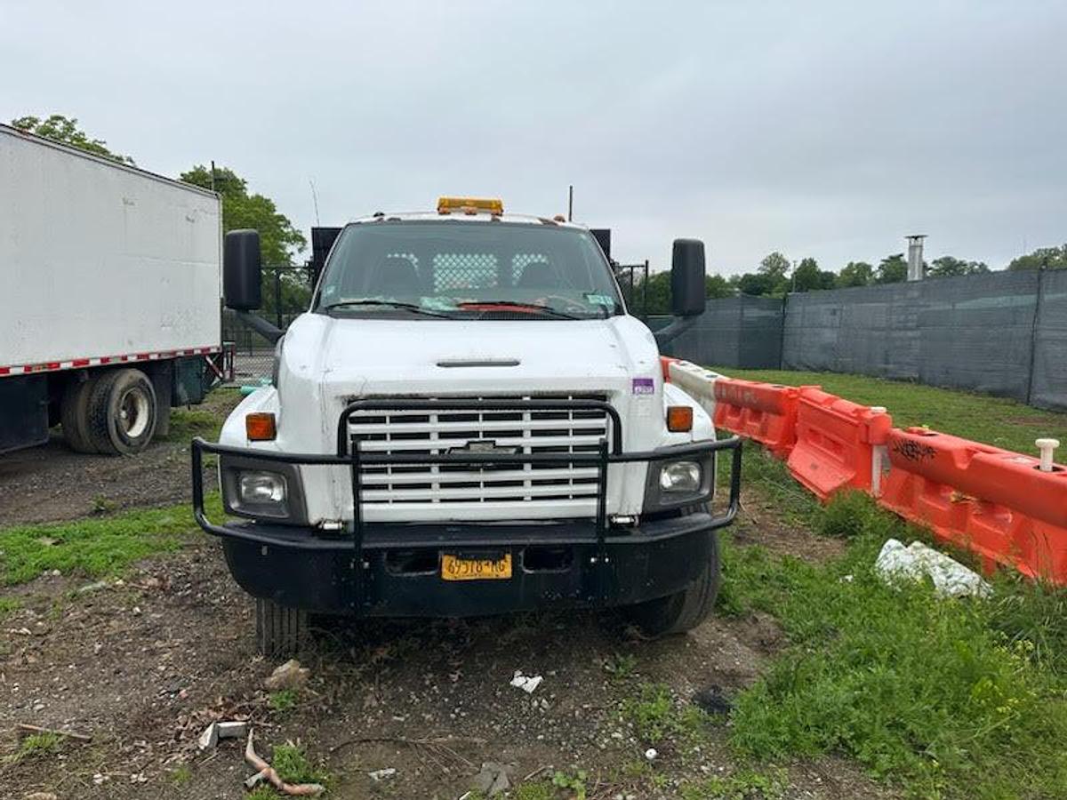 Used 2005 Chevrolet C6500 Stake Truck