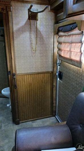 Used 2008 Dream Coach 3 Horse