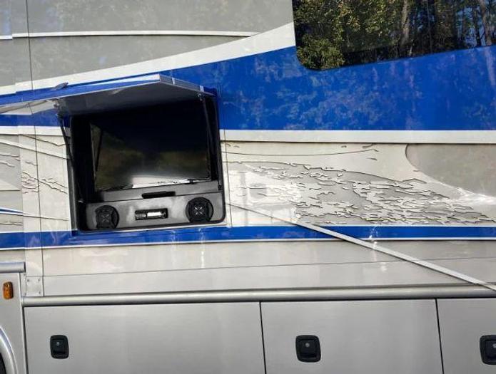 Used 2017 Dynamax DX3 37TS