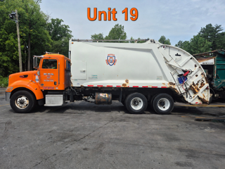 Used 2010 Peterbilt 25 Yd McNeilus Garbage Truck