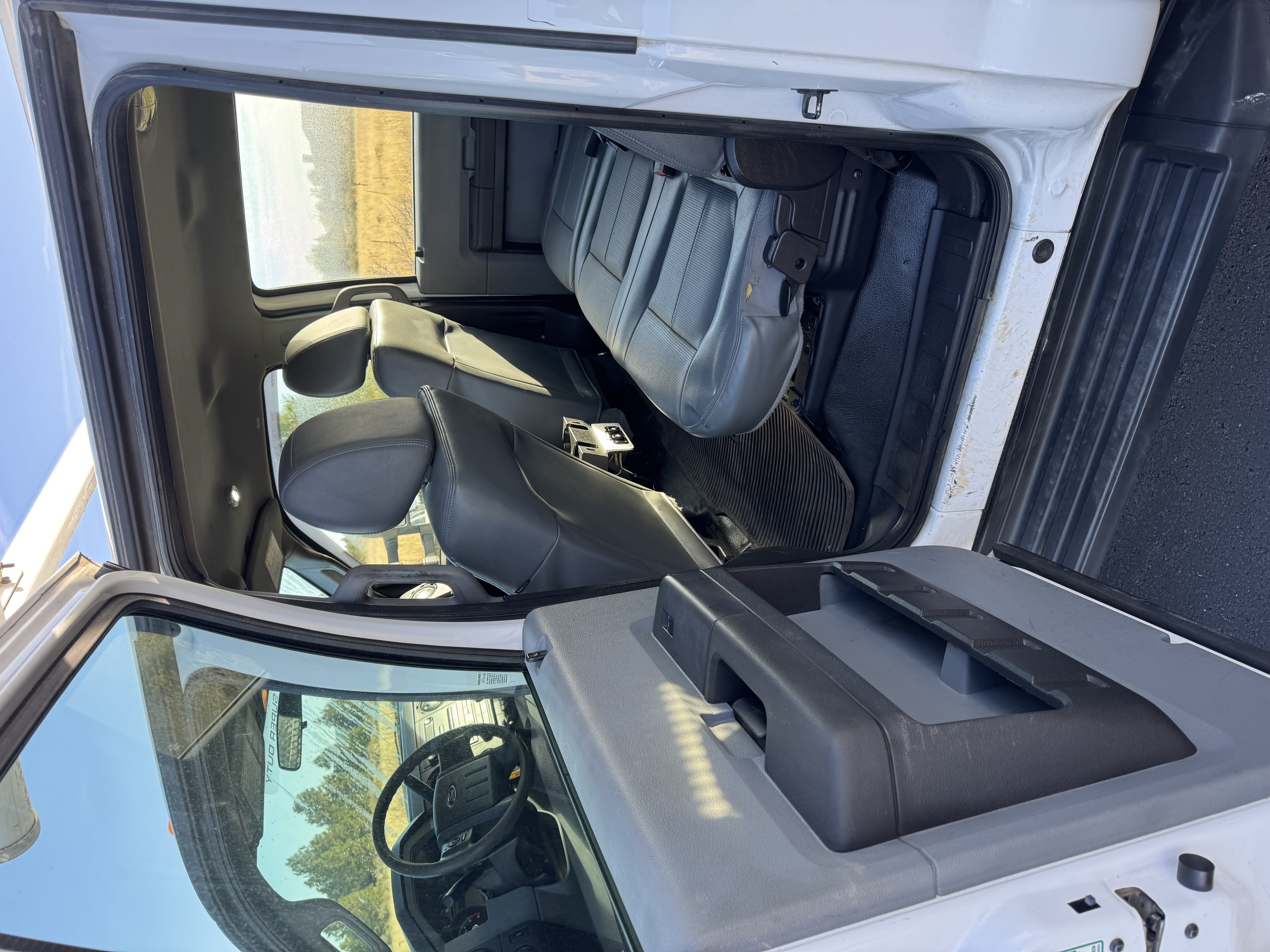 Used 2015 Ford F550 4x4 Crew Cab Service Truck with Welder
