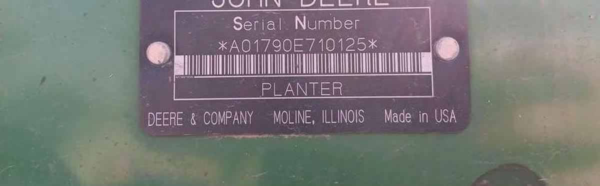 Used 2004 JOHN DEERE 1790 Planter
