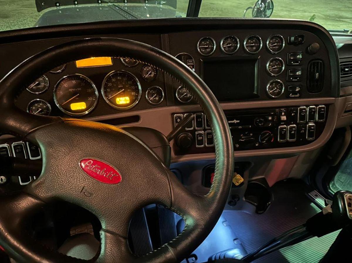 Used 2016 Peterbilt 389 Conventional Sleeper Semi