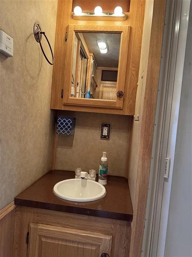 Used 2006 Kiefer Built Evolution 4 Horse