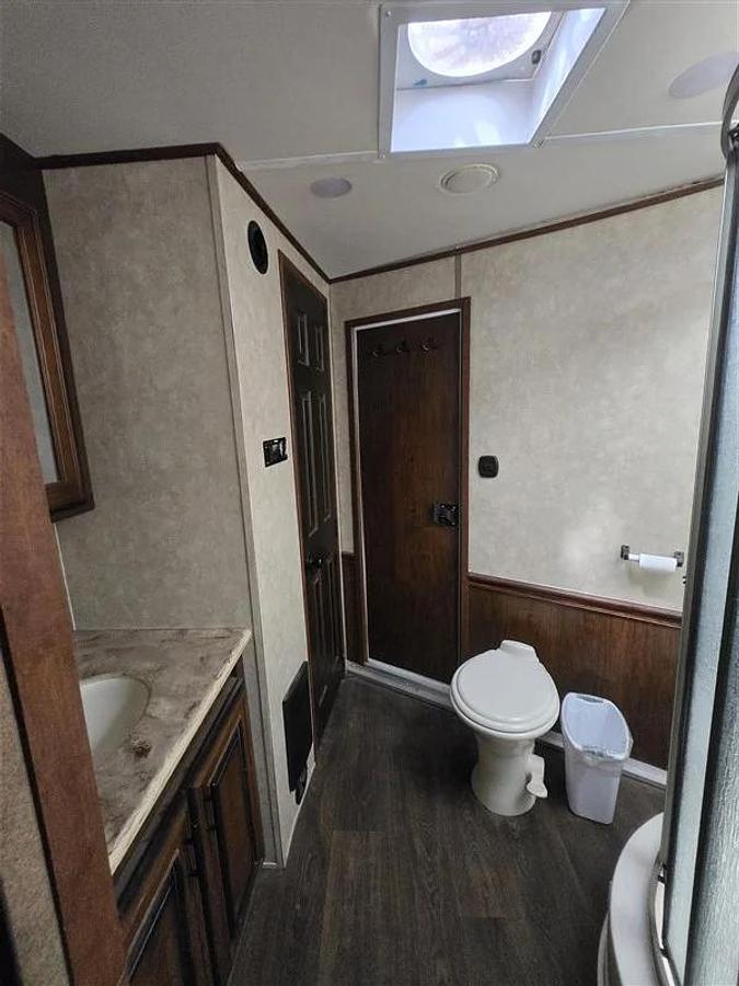 Used 2016 Bison Premier Coach 3 Horse