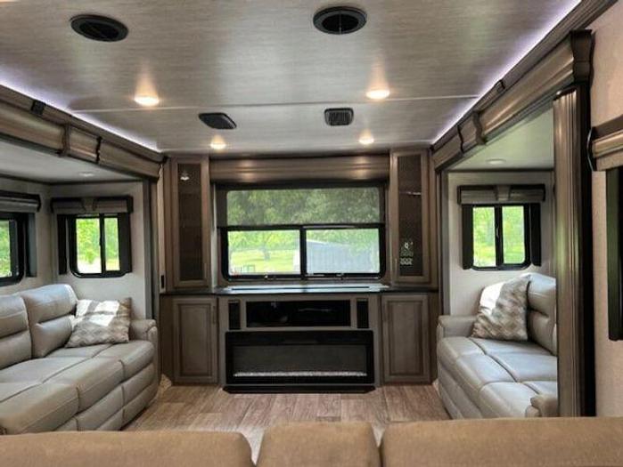 Used 2021 Keystone Montana Legacy 3791RD