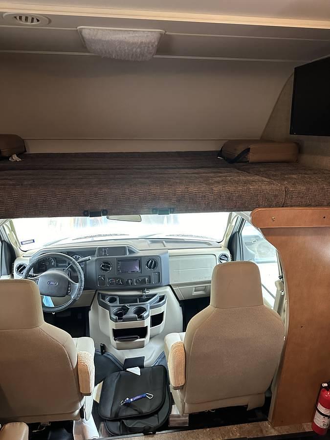 Used 2017 WINNEBAGO Minnie Winnie