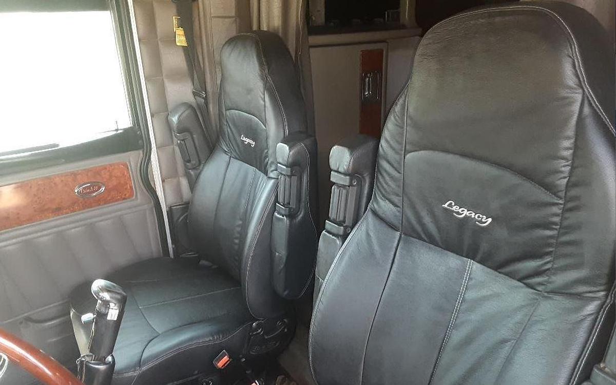 Used 2004 Peterbilt 379EXHD Sleeper Truck