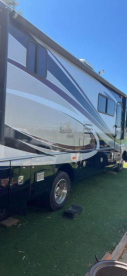 Used 2014 Fleetwood Bounder Class A Motorhome