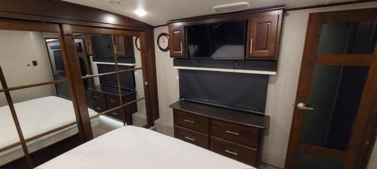Used 2020 Jayco Pinnacle 37MDQS