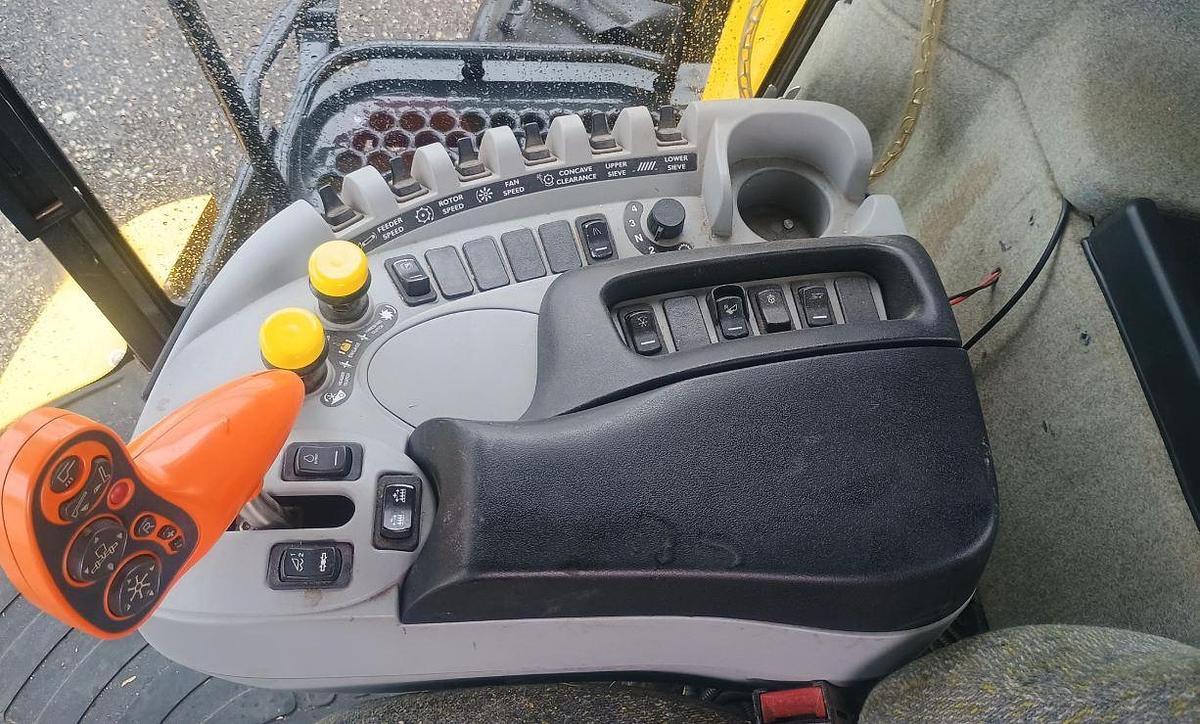 Used 2010 NEW HOLLAND CR9060