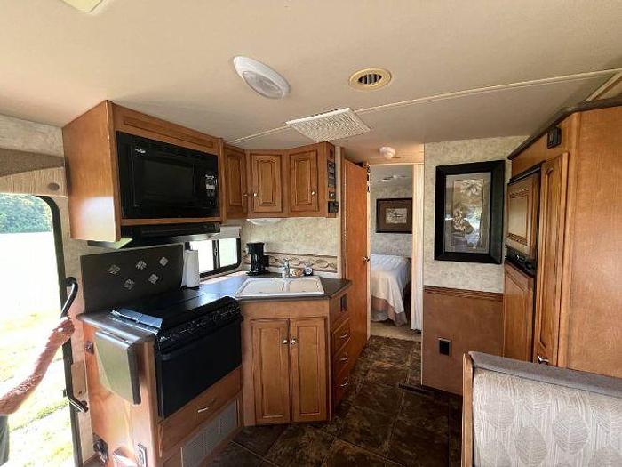 Used 2012 Winnebago Vista 26P