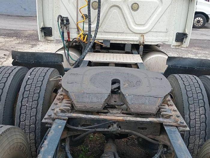 Used 2013 Freightliner Cascadia Semi Truck