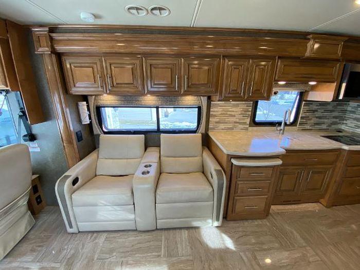 Used 2019 Thor Venetian J40