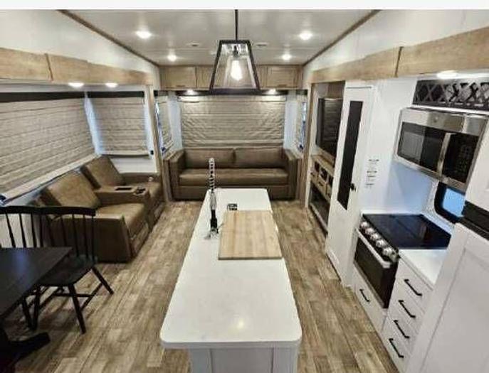 Used 2022 Keystone Acadia 3660rl