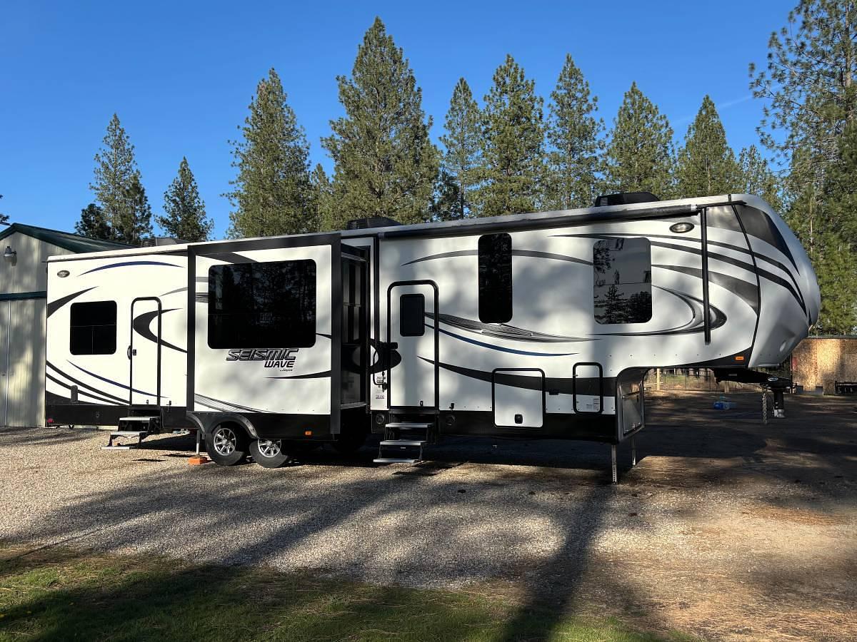 Used 2016 Jayco Seismic Wave 355W