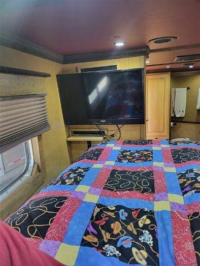 Used 2017 Elite Trailer Mfg Three Horse Gooseneck with Living Quarters