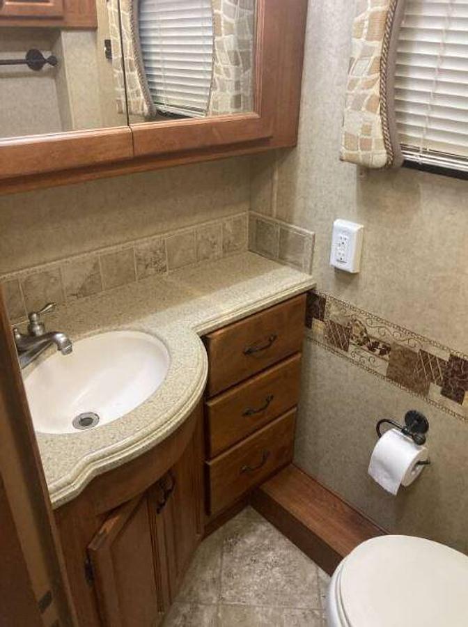 Used 2008 Holiday Rambler ENDEAVOR 40PDQ Class A Motorhome