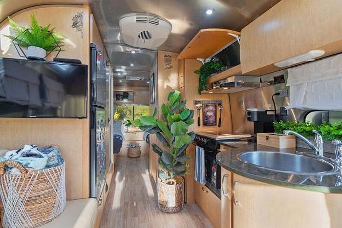 Used 2014 Airstream Flying Cloud 25FB