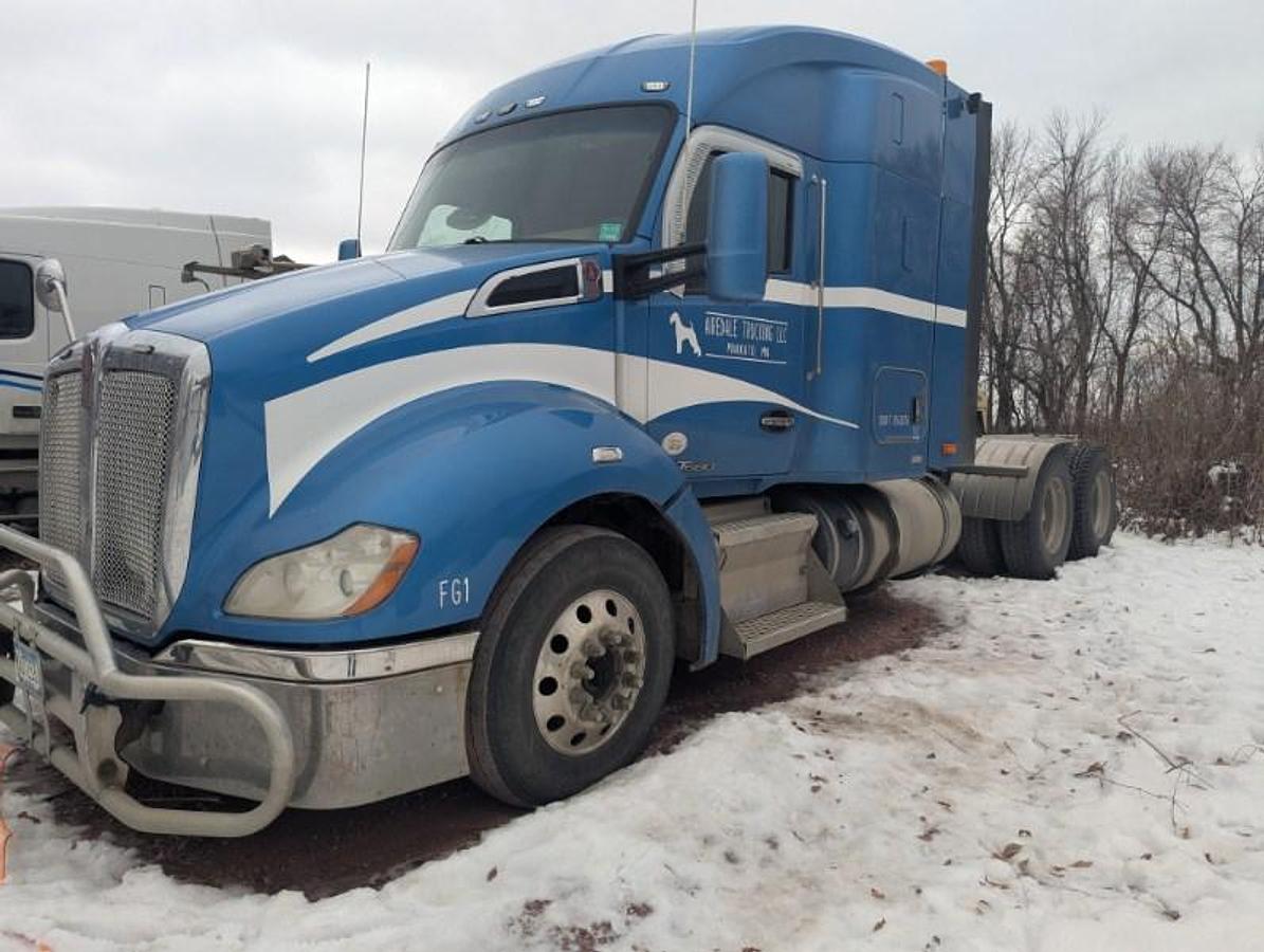 Used 2016 Kenworth T680 Conventional Sleeper Semi