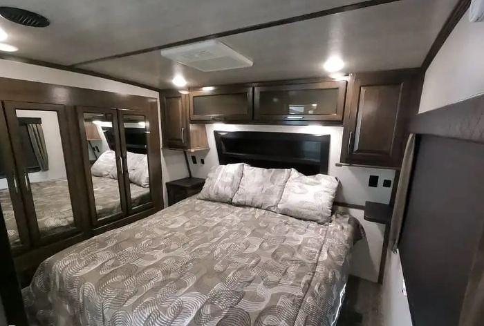 Used 2020 Dutchmen Voltage 3635