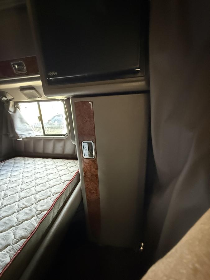 Used 2004 Peterbilt 379