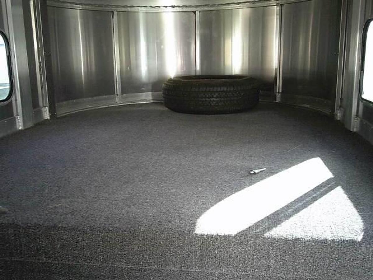 Used 1991 WW 3 Horse Slant Trailer