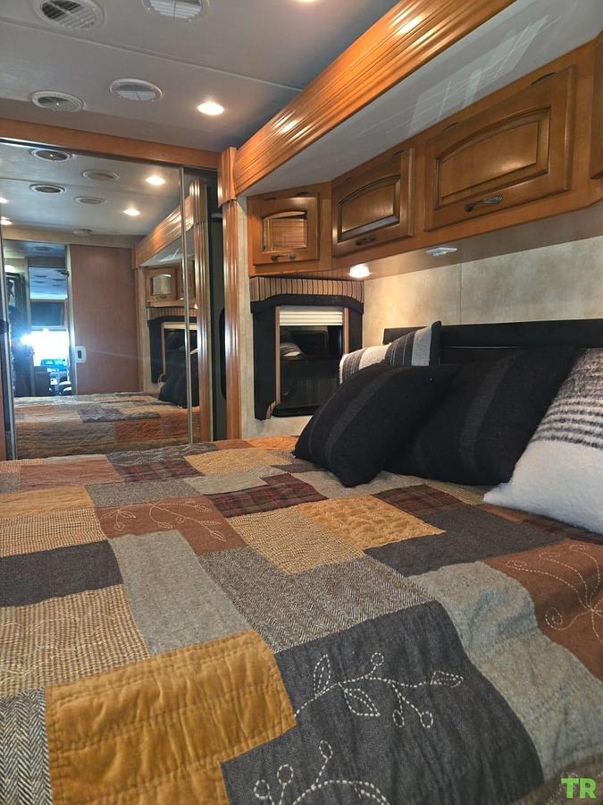 Used 2010 Newmar Dutch Star 4010 | 40' Class A Diesel Pusher | 4 Slides | Sleeps 6 | 77,000 Miles