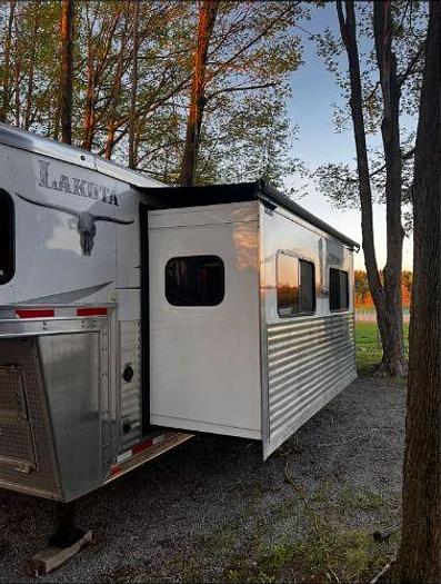 Used 2015 Lakota Big Horn BB8316