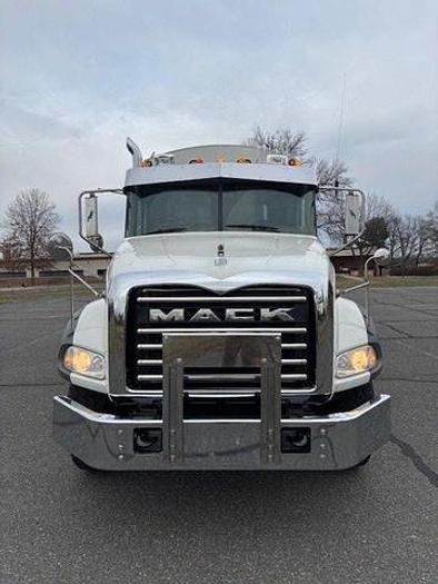 Used 2010 Mack GU813 Leach 29YD