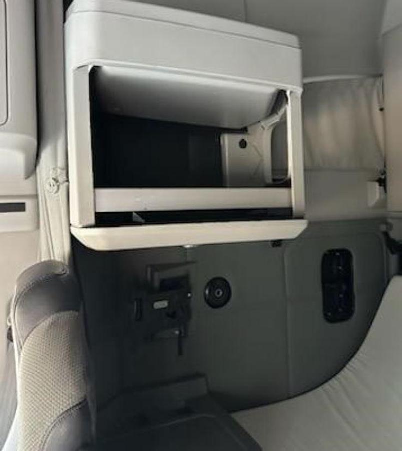 Used 2020 Kenworth T680 Sleeper Semi Truck