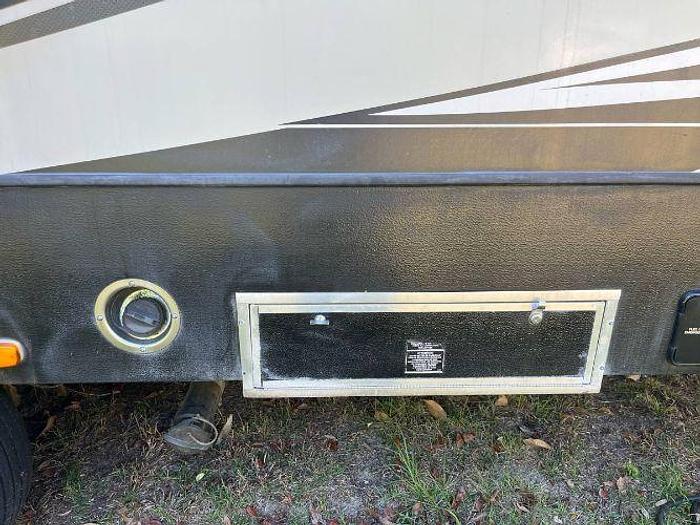 Used 2014 Keystone Carbon 31 Toyhauler